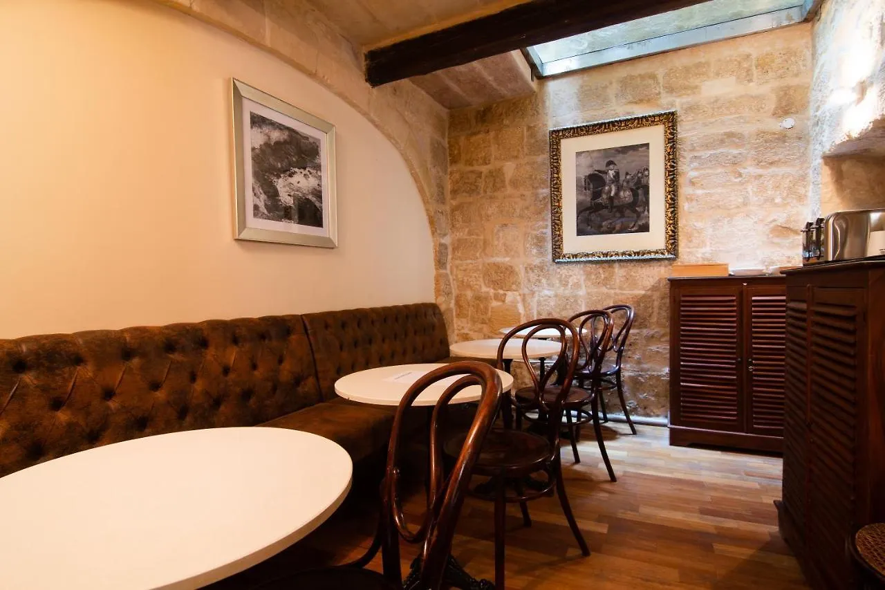 The Burrow Guest House Tarxien