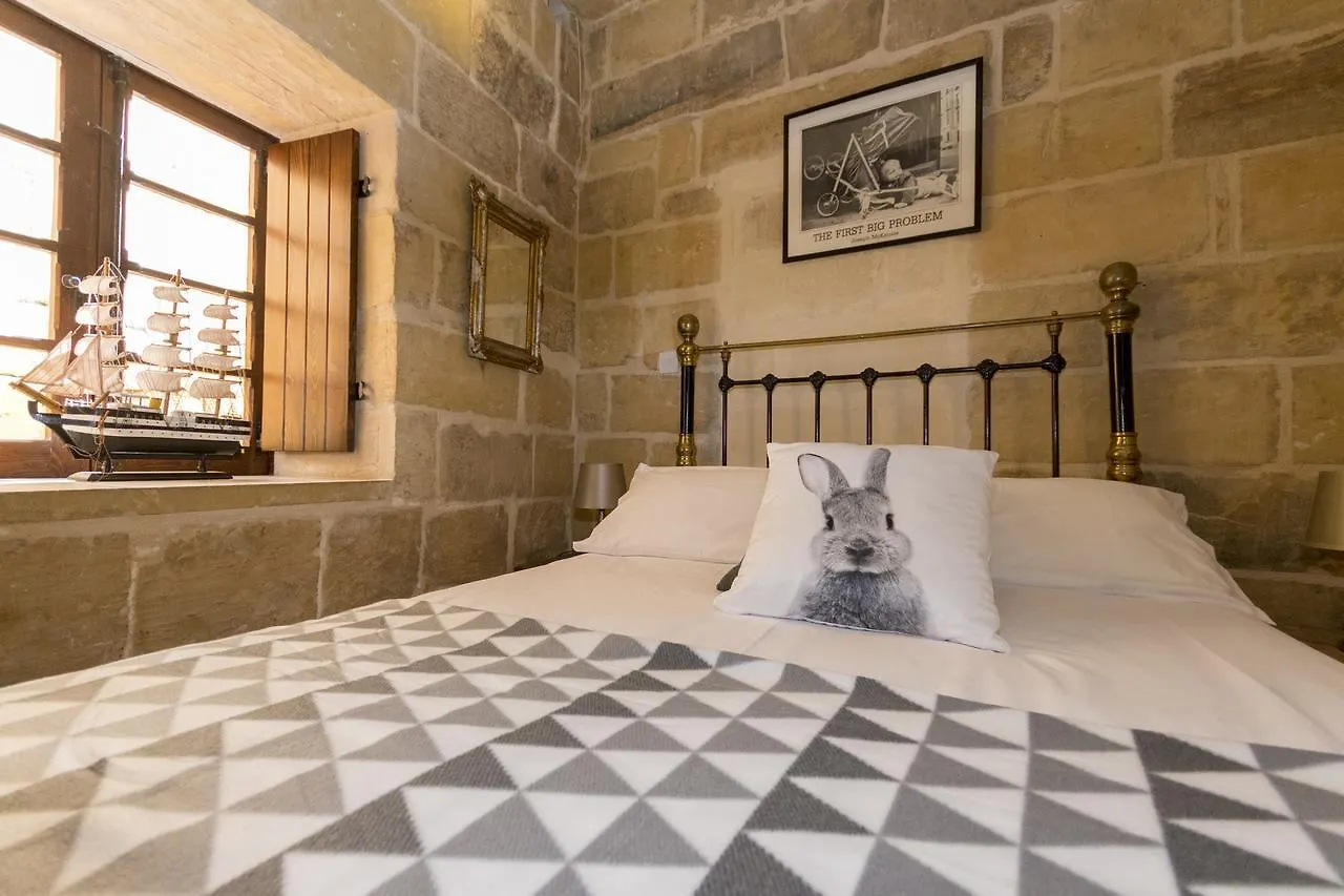 The Burrow Guest House Tarxien 2*,