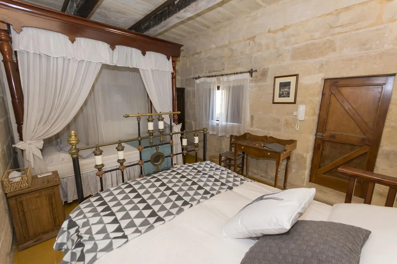 The Burrow Guest House Tarxien 2*,