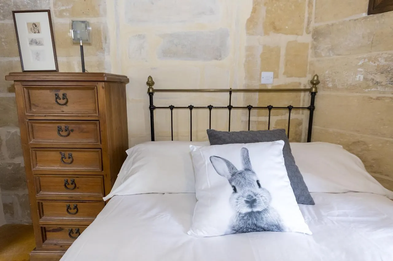 The Burrow Guest House Tarxien Malta
