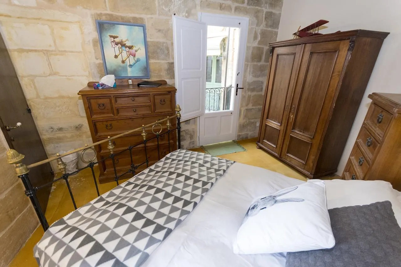 The Burrow Guest House Tarxien