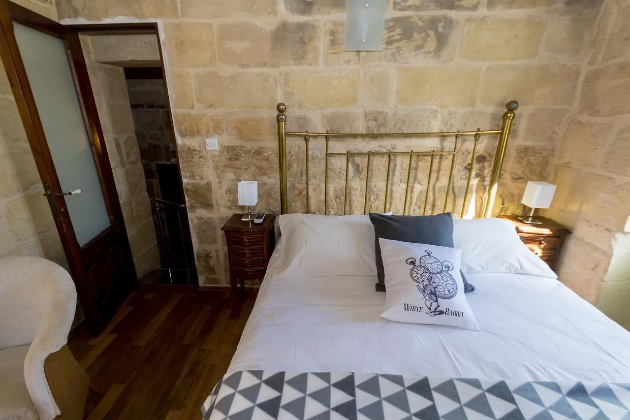 The Burrow Guest House Tarxien Malta