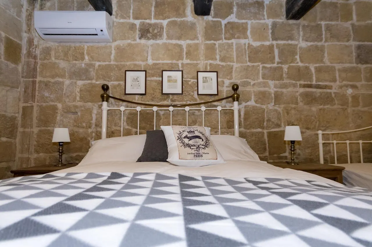 The Burrow Guest House Tarxien 2*,  Malta