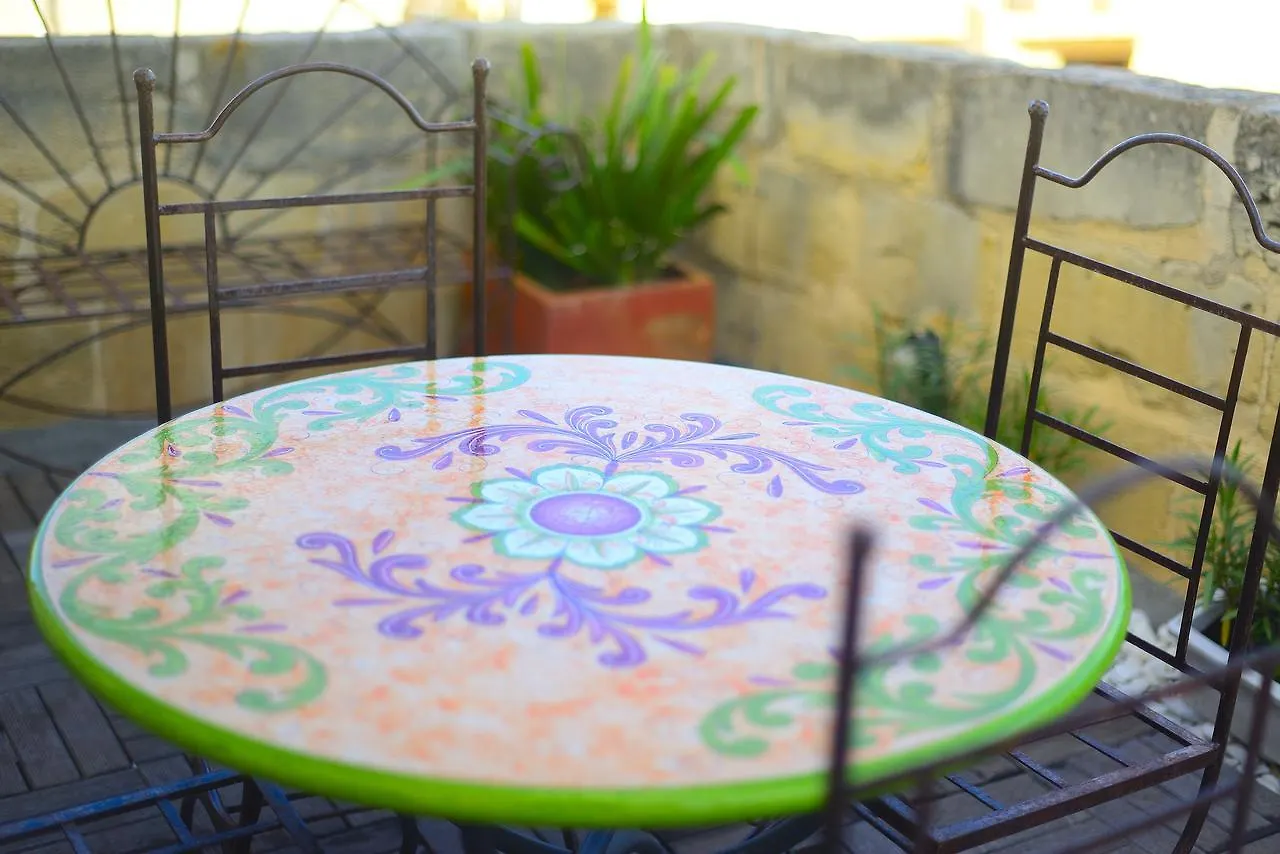 The Burrow Guest House Tarxien Malta