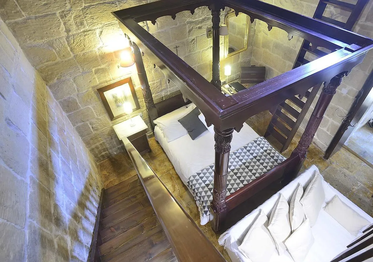 The Burrow Guest House Tarxien 2*,  Malta